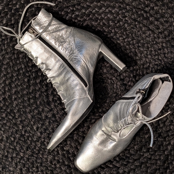 L'INTERVALLE Shoes - L'INTERVALLE Steinway Silver Leather 70s Victorian Granny Heeled Boots, SZ 36